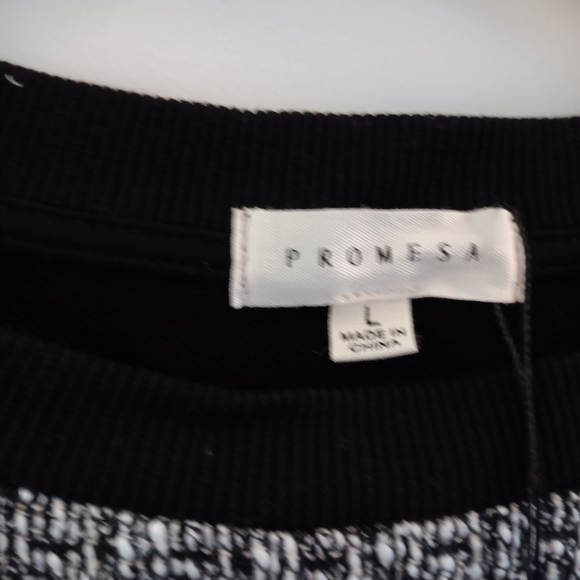 Ladies BNWT sweater. - Picture 4 of 4